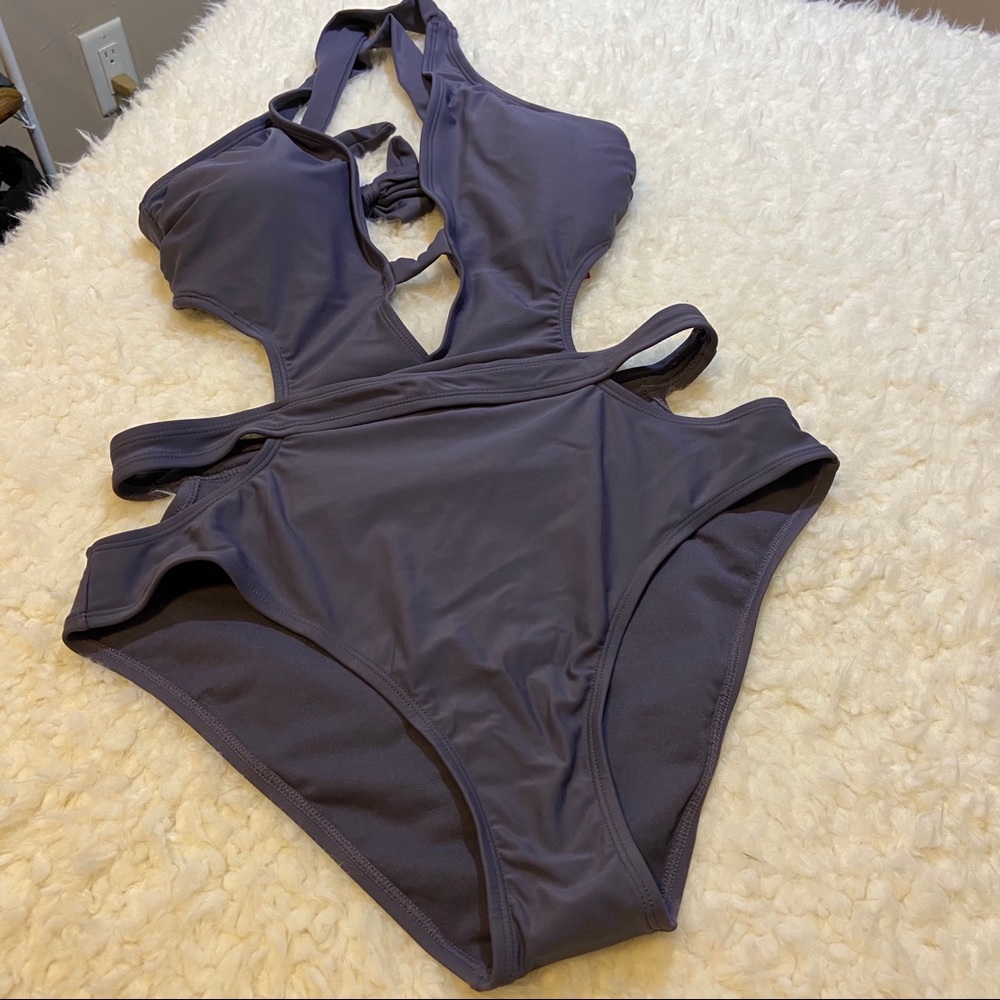 🦊NWT Xhilaration one piece bathing suit sizelarge